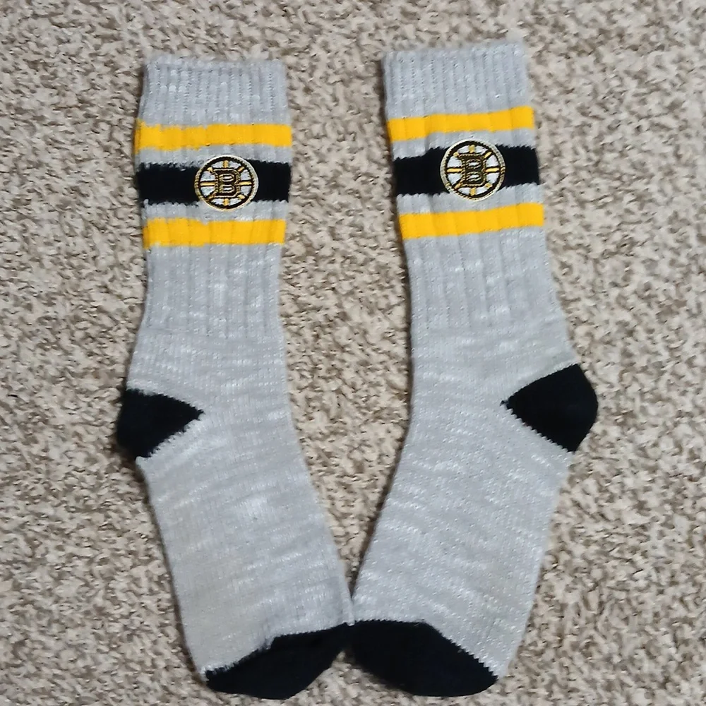 Boston Bruins women's medium sock